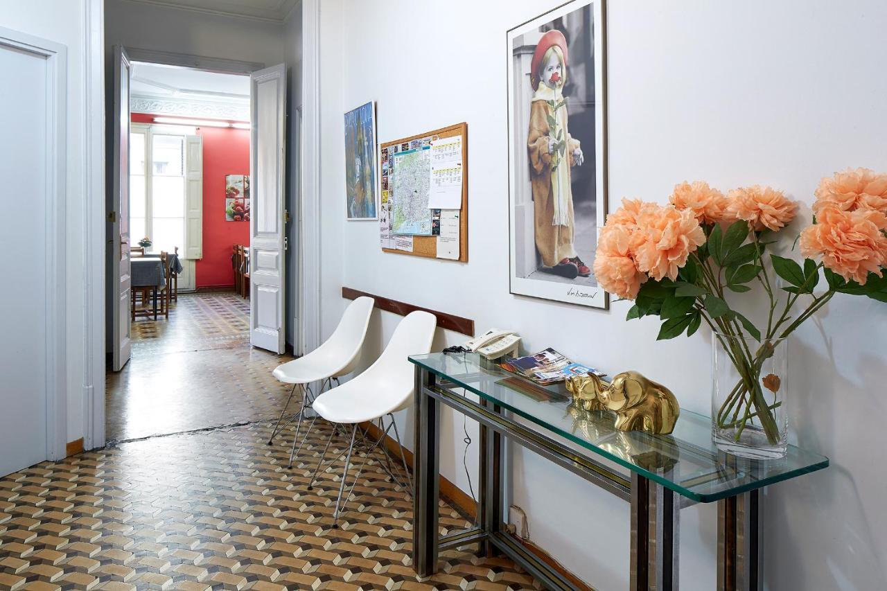 B&B Estudiantes Balmes Barcelona Buitenkant foto