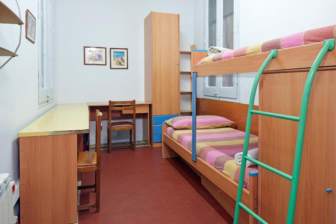 B&B Estudiantes Balmes Barcelona Buitenkant foto