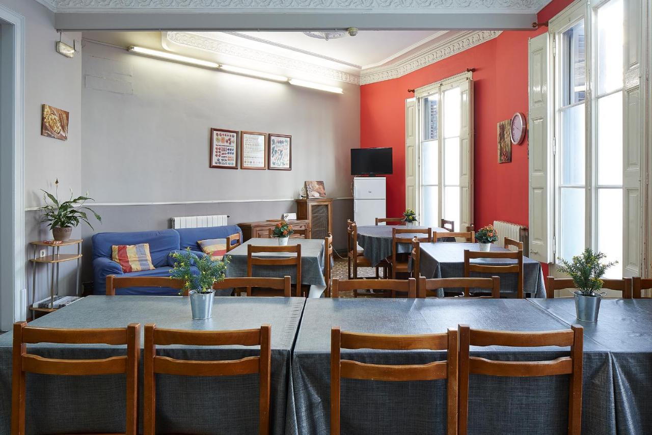 B&B Estudiantes Balmes Barcelona Buitenkant foto