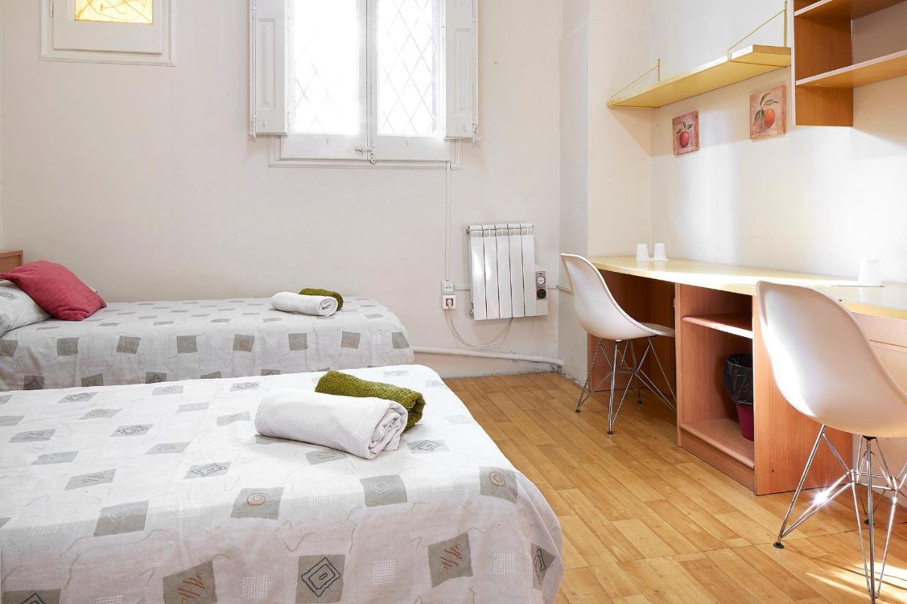 B&B Estudiantes Balmes Barcelona Buitenkant foto