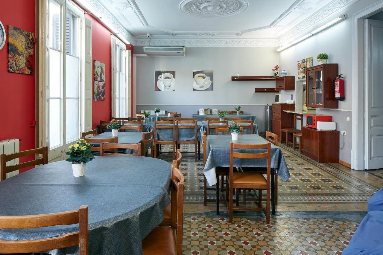 B&B Estudiantes Balmes Barcelona Buitenkant foto