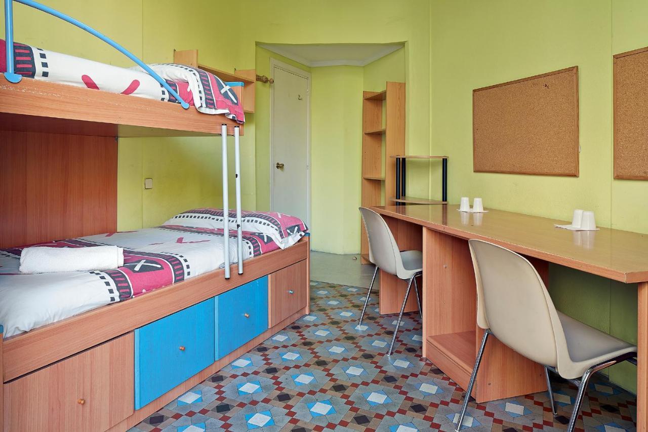 B&B Estudiantes Balmes Barcelona Buitenkant foto
