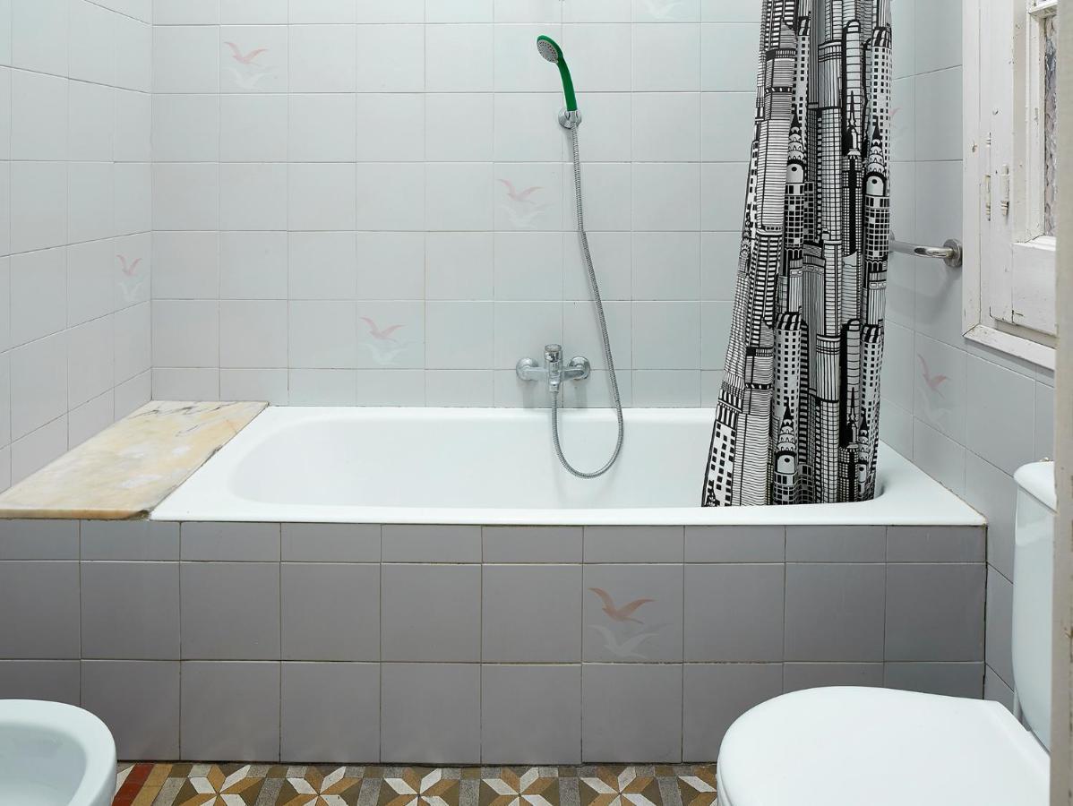 B&B Estudiantes Balmes Barcelona Buitenkant foto